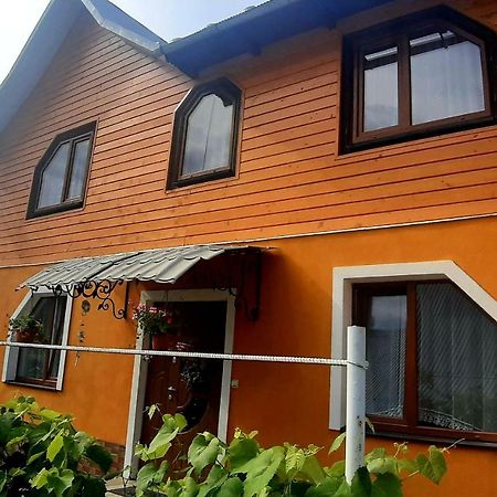 Guest House Karpaty Yaremche Exterior photo
