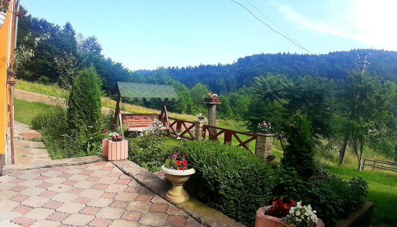 Guest House Karpaty Yaremche Exterior photo