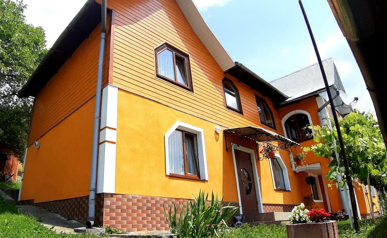 Guest House Karpaty Yaremche Exterior photo