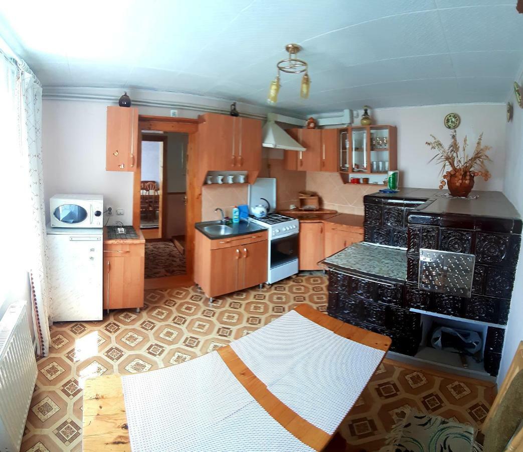 Guest House Karpaty Yaremche Exterior photo